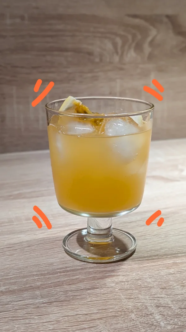 Passion Fruit Gin Fizz kokteilis